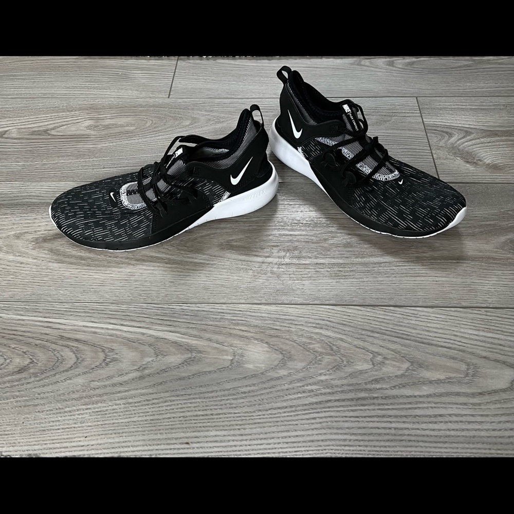 Womens Nike Flex Size 9